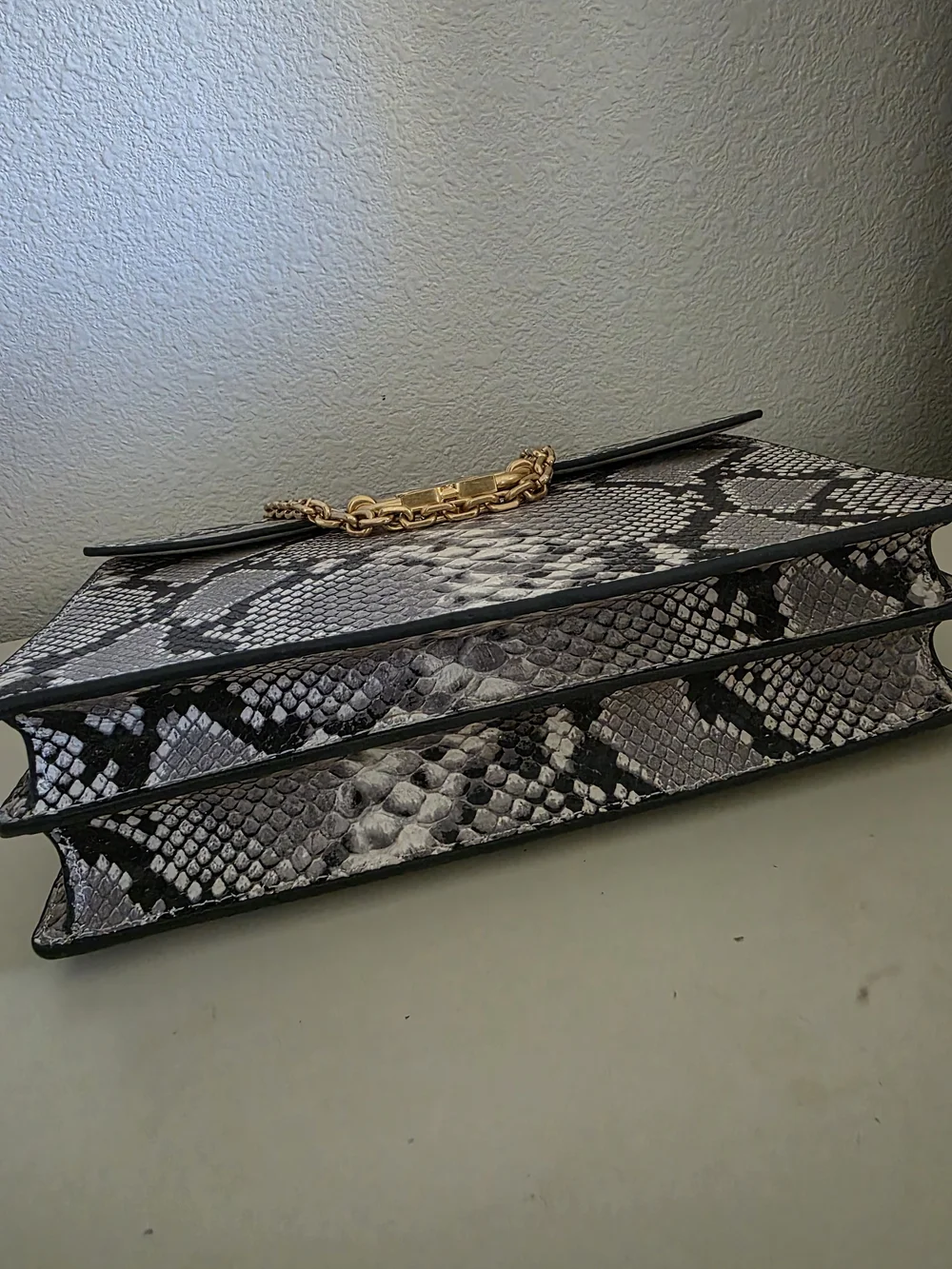 Elegant Gray Snakeskin-Print Embossed Shoulder Bag with Gold Hardware